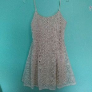 Lace dress with crossed back